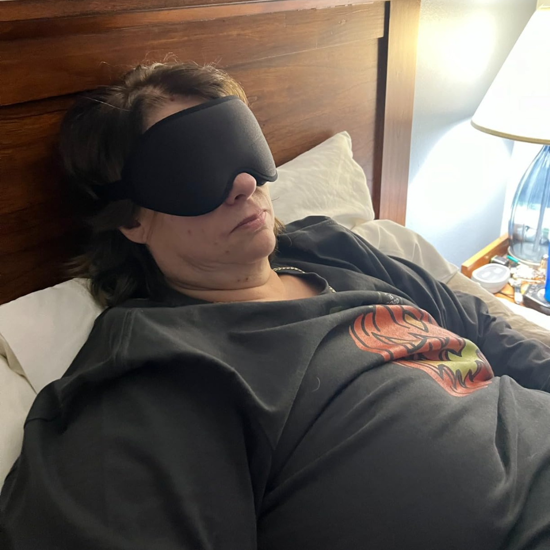 Veloura™ – 3D Lash & Anti-Wrinkle Sleep Mask